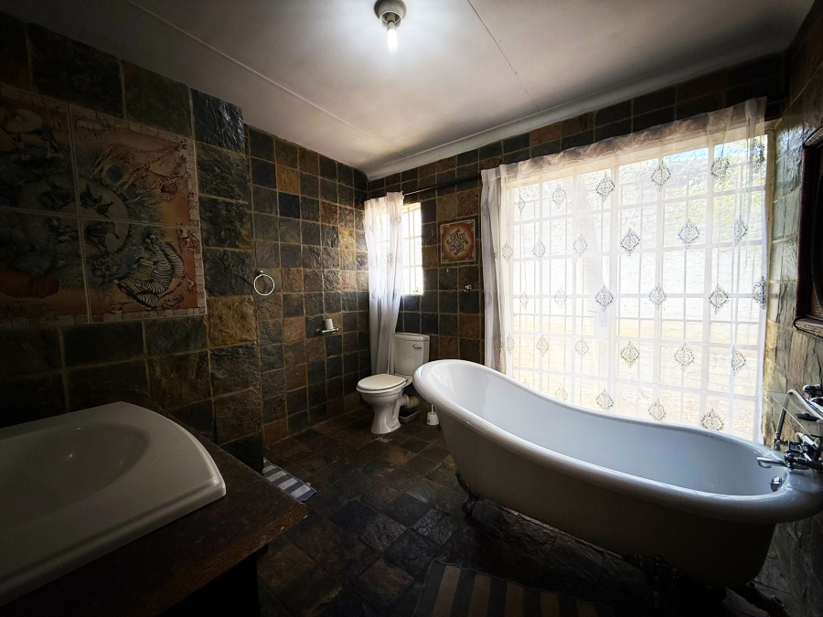 5 Bedroom Property for Sale in Van Der Hoff Park North West